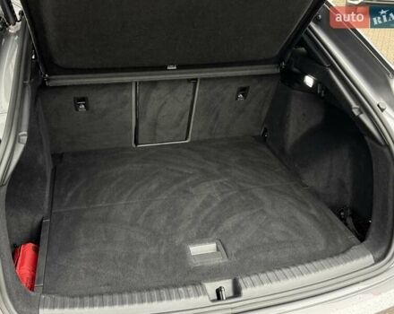 Серый Ауди Q4 Sportback e-tron, объемом двигателя 0 л и пробегом 70 тыс. км за 33990 $, фото 23 на Automoto.ua