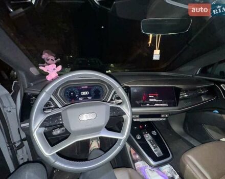 Сірий Ауді Q4 Sportback e-tron, об'ємом двигуна 0 л та пробігом 24 тис. км за 34500 $, фото 5 на Automoto.ua