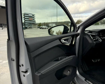 Серый Ауди Q4 Sportback e-tron, объемом двигателя 0 л и пробегом 82 тыс. км за 33000 $, фото 8 на Automoto.ua