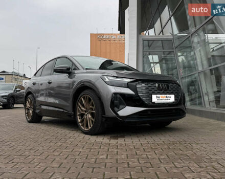 Серый Ауди Q4 Sportback e-tron, объемом двигателя 0 л и пробегом 70 тыс. км за 33990 $, фото 3 на Automoto.ua
