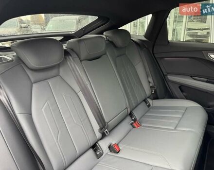 Серый Ауди Q4 Sportback e-tron, объемом двигателя 0 л и пробегом 70 тыс. км за 33990 $, фото 21 на Automoto.ua