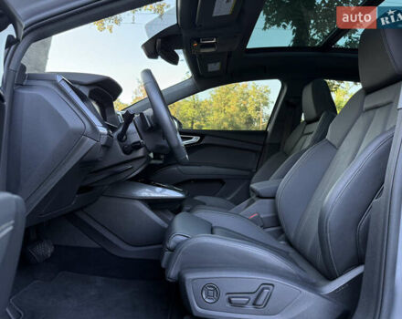 Серый Ауди Q4 Sportback e-tron, объемом двигателя 0 л и пробегом 7 тыс. км за 37000 $, фото 22 на Automoto.ua