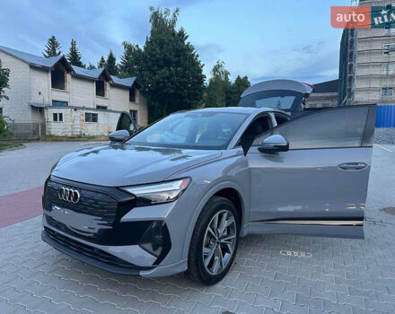 Сірий Ауді Q4 Sportback e-tron, об'ємом двигуна 0 л та пробігом 18 тис. км за 33999 $, фото 1 на Automoto.ua