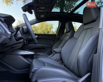 Серый Ауди Q4 Sportback e-tron, объемом двигателя 0 л и пробегом 7 тыс. км за 37000 $, фото 23 на Automoto.ua