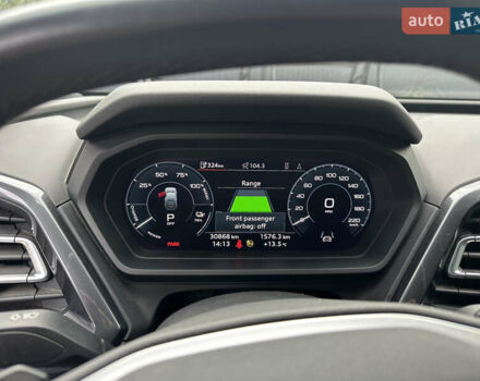 Сірий Ауді Q4 Sportback e-tron, об'ємом двигуна 0 л та пробігом 31 тис. км за 30800 $, фото 20 на Automoto.ua