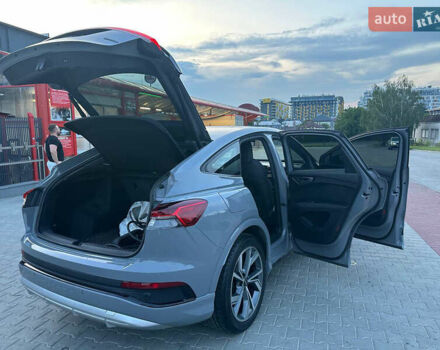 Сірий Ауді Q4 Sportback e-tron, об'ємом двигуна 0 л та пробігом 18 тис. км за 33999 $, фото 5 на Automoto.ua