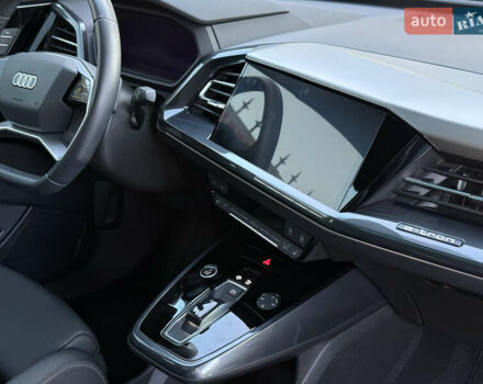 Серый Ауди Q4 Sportback e-tron, объемом двигателя 0 л и пробегом 7 тыс. км за 37000 $, фото 58 на Automoto.ua