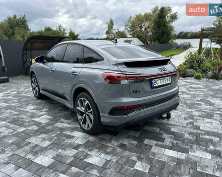 Сірий Ауді Q4 Sportback e-tron, об'ємом двигуна 0 л та пробігом 31 тис. км за 30800 $, фото 8 на Automoto.ua