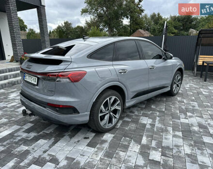 Сірий Ауді Q4 Sportback e-tron, об'ємом двигуна 0 л та пробігом 31 тис. км за 30800 $, фото 4 на Automoto.ua