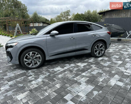 Сірий Ауді Q4 Sportback e-tron, об'ємом двигуна 0 л та пробігом 31 тис. км за 30800 $, фото 11 на Automoto.ua