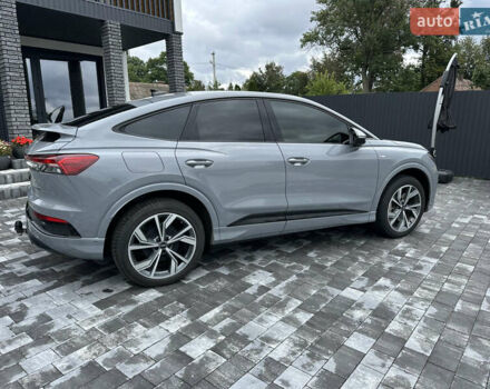 Сірий Ауді Q4 Sportback e-tron, об'ємом двигуна 0 л та пробігом 31 тис. км за 30800 $, фото 3 на Automoto.ua