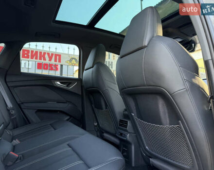 Серый Ауди Q4 Sportback e-tron, объемом двигателя 0 л и пробегом 7 тыс. км за 37000 $, фото 67 на Automoto.ua