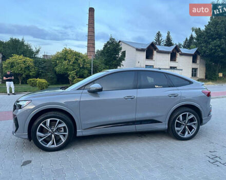 Сірий Ауді Q4 Sportback e-tron, об'ємом двигуна 0 л та пробігом 18 тис. км за 33999 $, фото 2 на Automoto.ua