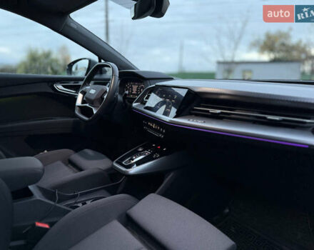 Серый Ауди Q4 Sportback e-tron, объемом двигателя 0 л и пробегом 43 тыс. км за 27999 $, фото 6 на Automoto.ua