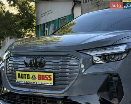 Серый Ауди Q4 Sportback e-tron, объемом двигателя 0 л и пробегом 7 тыс. км за 37000 $, фото 2 на Automoto.ua