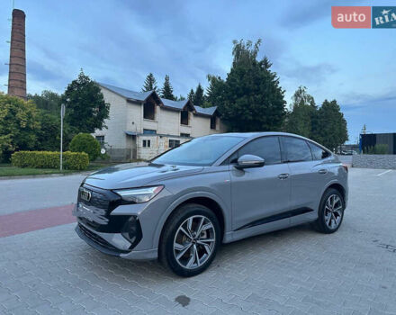 Сірий Ауді Q4 Sportback e-tron, об'ємом двигуна 0 л та пробігом 18 тис. км за 33999 $, фото 3 на Automoto.ua