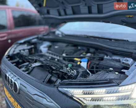 Серый Ауди Q4 Sportback e-tron, объемом двигателя 0 л и пробегом 43 тыс. км за 27999 $, фото 50 на Automoto.ua