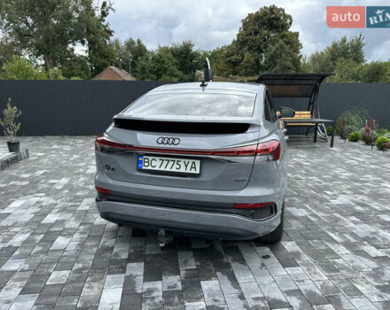 Сірий Ауді Q4 Sportback e-tron, об'ємом двигуна 0 л та пробігом 31 тис. км за 30800 $, фото 5 на Automoto.ua