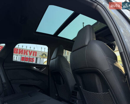 Серый Ауди Q4 Sportback e-tron, объемом двигателя 0 л и пробегом 7 тыс. км за 37000 $, фото 69 на Automoto.ua