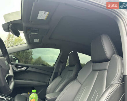 Сірий Ауді Q4 Sportback e-tron, об'ємом двигуна 0 л та пробігом 31 тис. км за 30800 $, фото 19 на Automoto.ua