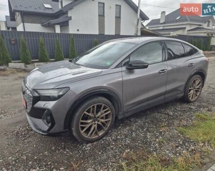Серый Ауди Q4 Sportback e-tron, объемом двигателя 0 л и пробегом 27 тыс. км за 38000 $, фото 4 на Automoto.ua