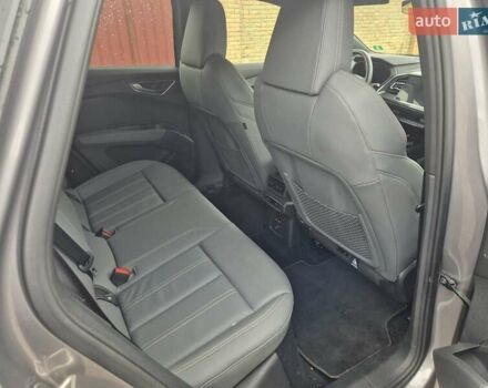 Серый Ауди Q4 Sportback e-tron, объемом двигателя 0 л и пробегом 27 тыс. км за 38000 $, фото 11 на Automoto.ua