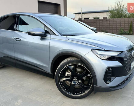 Синий Ауди Q4 Sportback e-tron, объемом двигателя 0 л и пробегом 37 тыс. км за 31900 $, фото 4 на Automoto.ua