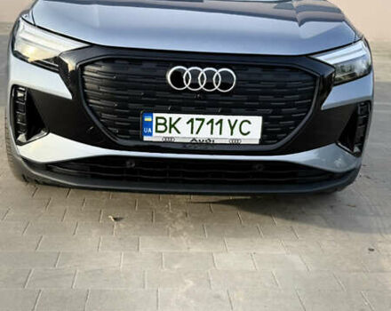 Синий Ауди Q4 Sportback e-tron, объемом двигателя 0 л и пробегом 37 тыс. км за 31900 $, фото 3 на Automoto.ua
