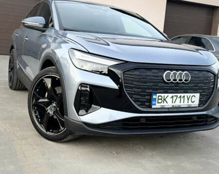 Синий Ауди Q4 Sportback e-tron, объемом двигателя 0 л и пробегом 37 тыс. км за 31900 $, фото 1 на Automoto.ua