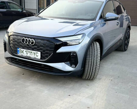 Синий Ауди Q4 Sportback e-tron, объемом двигателя 0 л и пробегом 37 тыс. км за 31900 $, фото 5 на Automoto.ua