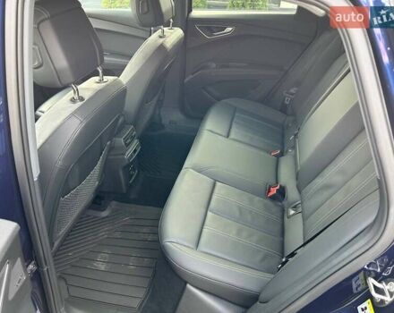 Синий Ауди Q4 Sportback e-tron, объемом двигателя 0 л и пробегом 19 тыс. км за 37999 $, фото 10 на Automoto.ua