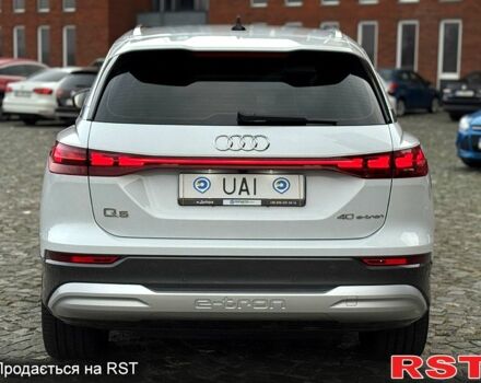 Белый Ауди Q5 e-tron, объемом двигателя 0.15 л и пробегом 36 тыс. км за 31500 $, фото 4 на Automoto.ua