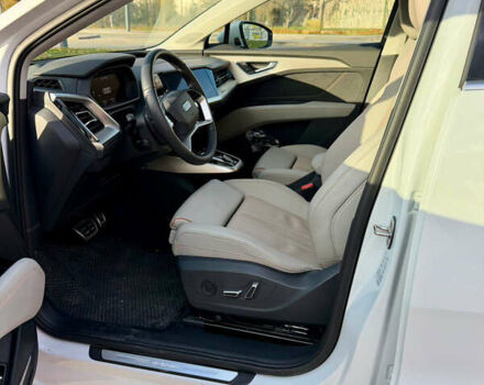 Белый Ауди Q5 e-tron, объемом двигателя 0 л и пробегом 35 тыс. км за 35000 $, фото 3 на Automoto.ua