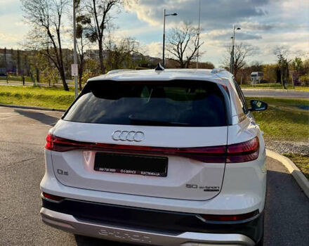 Белый Ауди Q5 e-tron, объемом двигателя 0 л и пробегом 35 тыс. км за 35000 $, фото 5 на Automoto.ua