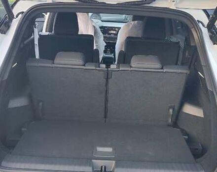 Ауди Q5 e-tron 2024 в Киеве на Automoto.ua Белый Ауди Q5 e-tron, объемом двигателя 0 л и пробегом 1 тыс. км за 47000 $, фото 7 на Automoto.ua