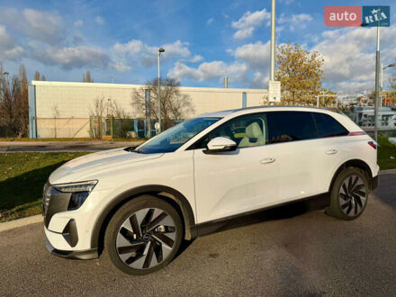 Белый Ауди Q5 e-tron, объемом двигателя 0 л и пробегом 35 тыс. км за 35000 $, фото 1 на Automoto.ua