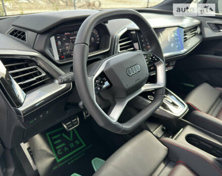 Чорний Ауді Q5 e-tron, об'ємом двигуна 0 л та пробігом 1 тис. км за 35700 $, фото 46 на Automoto.ua