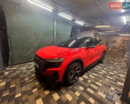 Красный Ауди Q5 e-tron, объемом двигателя 0 л и пробегом 22 тыс. км за 34999 $, фото 7 на Automoto.ua