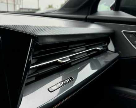 Ауді Q5 e-tron 2022 у Києві на Automoto.ua Червоний Ауді Q5 e-tron, об'ємом двигуна 0 л та пробігом 37 тис. км за 32800 $, фото 30 на Automoto.ua