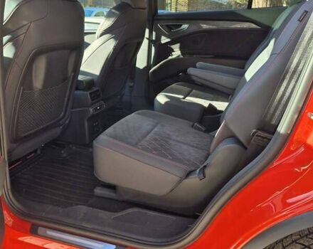 Красный Ауди Q5 e-tron, объемом двигателя 0 л и пробегом 47 тыс. км за 35000 $, фото 7 на Automoto.ua