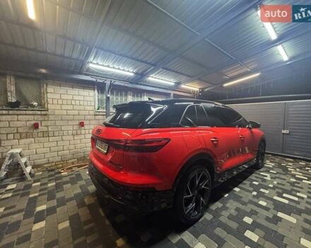 Красный Ауди Q5 e-tron, объемом двигателя 0 л и пробегом 22 тыс. км за 33777 $, фото 5 на Automoto.ua
