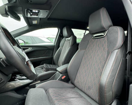 Червоний Ауді Q5 e-tron, об'ємом двигуна 0 л та пробігом 13 тис. км за 33900 $, фото 21 на Automoto.ua