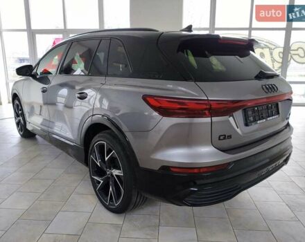 Сірий Ауді Q5 e-tron, об'ємом двигуна 0 л та пробігом 1 тис. км за 42000 $, фото 2 на Automoto.ua