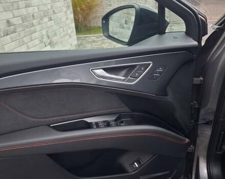 Серый Ауди Q5 e-tron, объемом двигателя 0 л и пробегом 1 тыс. км за 41999 $, фото 19 на Automoto.ua