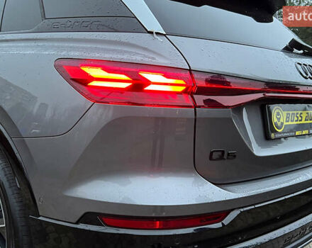 Серый Ауди Q5 e-tron, объемом двигателя 0 л и пробегом 1 тыс. км за 40500 $, фото 28 на Automoto.ua