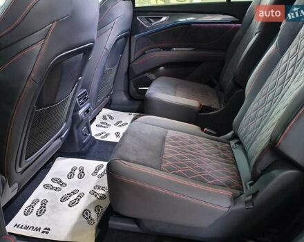 Сірий Ауді Q5 e-tron, об'ємом двигуна 0 л та пробігом 1 тис. км за 42000 $, фото 10 на Automoto.ua