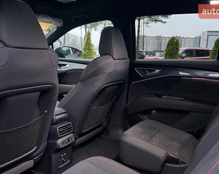 Серый Ауди Q5 e-tron, объемом двигателя 0 л и пробегом 1 тыс. км за 40500 $, фото 23 на Automoto.ua