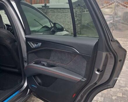 Серый Ауди Q5 e-tron, объемом двигателя 0 л и пробегом 1 тыс. км за 41999 $, фото 25 на Automoto.ua