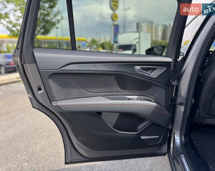 Сірий Ауді Q5 e-tron, об'ємом двигуна 0 л та пробігом 29 тис. км за 38300 $, фото 20 на Automoto.ua