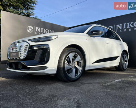 Белый Ауди Q6 e-tron, объемом двигателя 0 л и пробегом 13 тыс. км за 77300 $, фото 1 на Automoto.ua